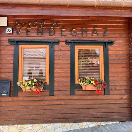 Petofi 35 Vendeghaz Apartmán *
